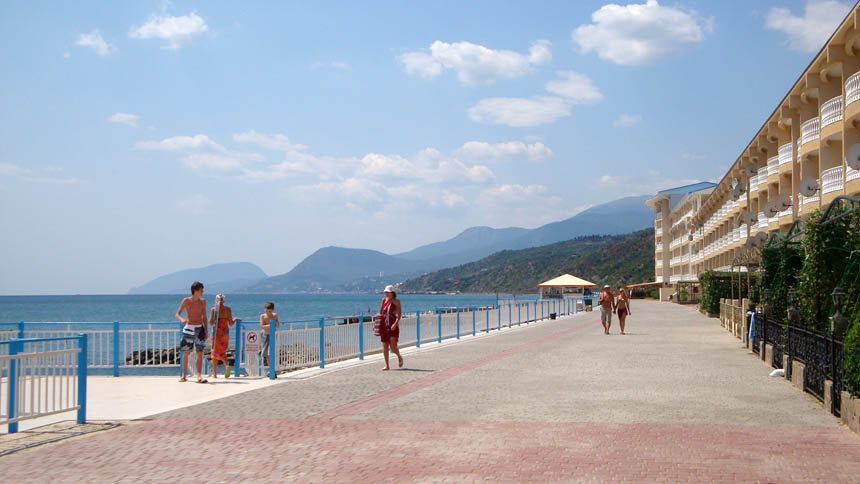 Набережная Алушты. Путешествие по Крыму.